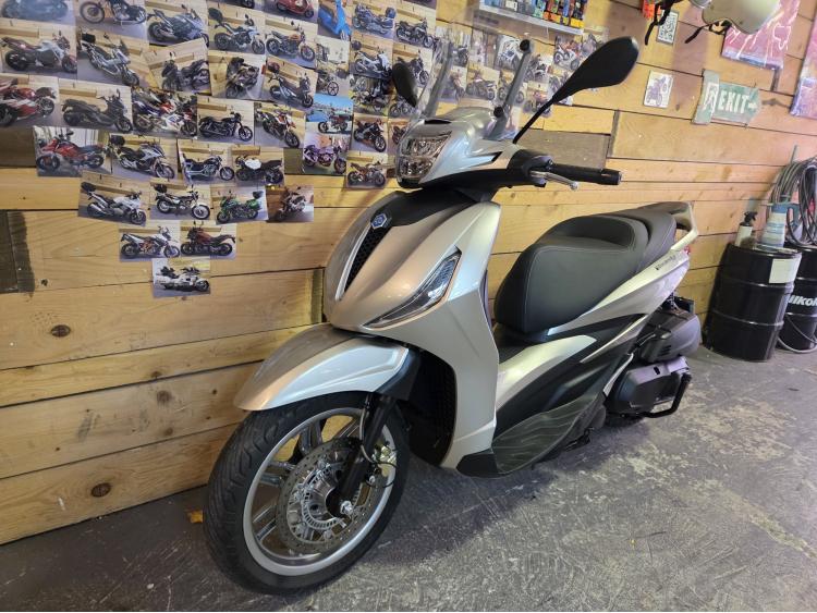 PIAGGIO BEVERLY 400 HPE Garantie 1 an 