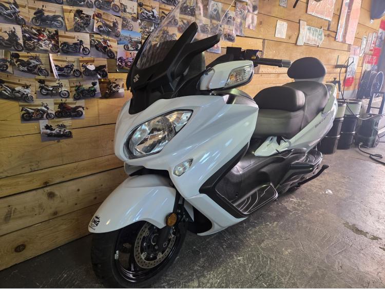 SUZUKI BURGMAN 650 EXECUTIVE GARANTIE 1AN
