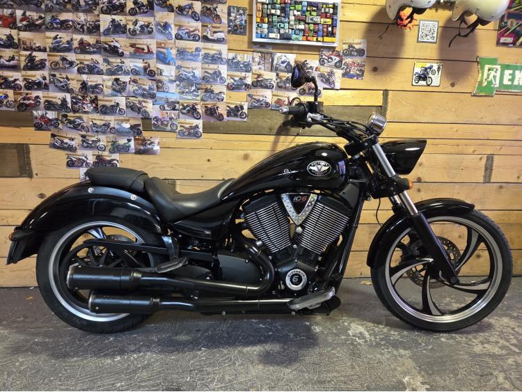 Victory Motorcycle HAMMER VEGAS 8 BALL 